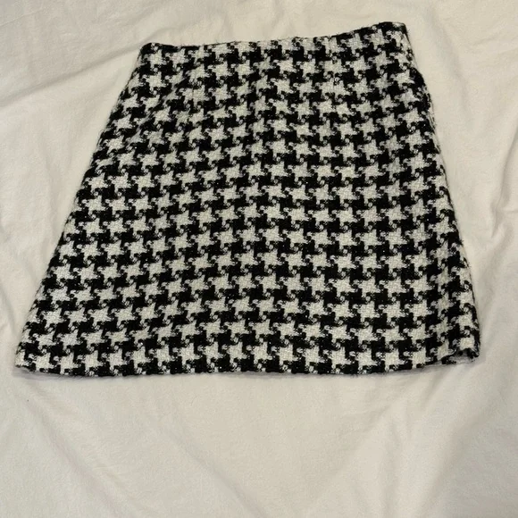 Anthropologie Houndstooth Tweed Mini Skirt Black White Front Zip Size 4 Chic - Picture 5 of 12